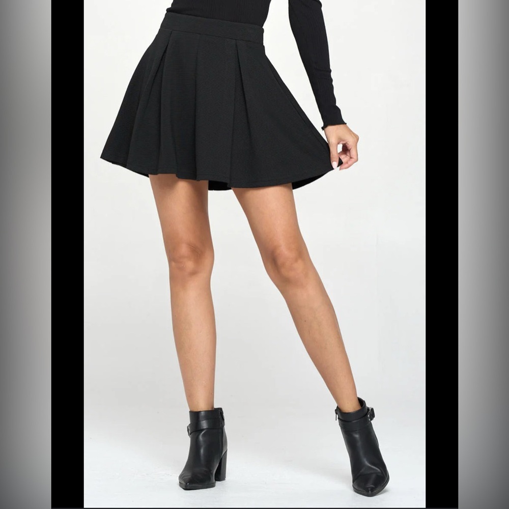 Metaphor Elegant Black Pleated Mini Skater Skirt Pockets Lined Size 4 Small